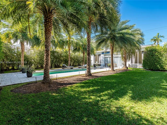 910 N Venetian Dr, Miami FL 33139