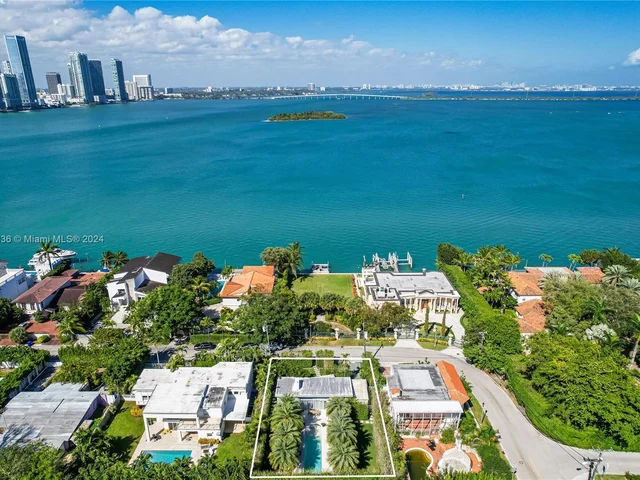 910 N Venetian Dr, Miami FL 33139