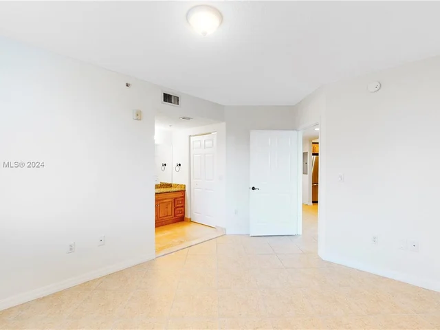 3530 SW 22nd St # 504, Miami FL 33145