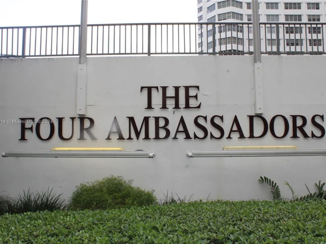 825 Brickell Bay Dr # 847, Miami FL 33131