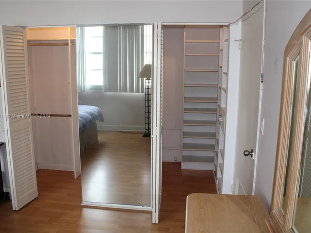 825 Brickell Bay Dr # 847, Miami FL 33131