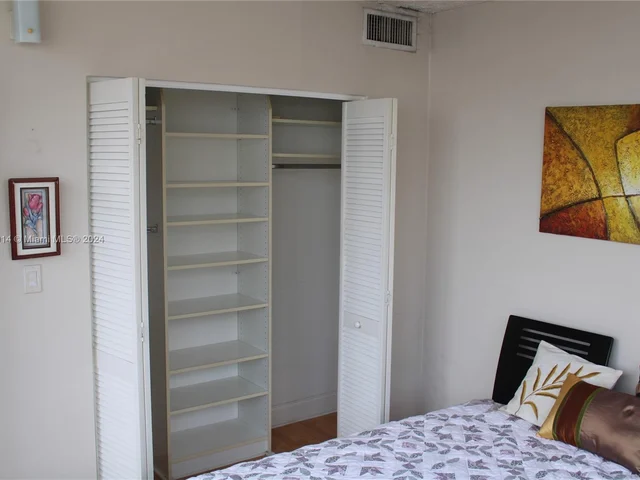 825 Brickell Bay Dr # 847, Miami FL 33131