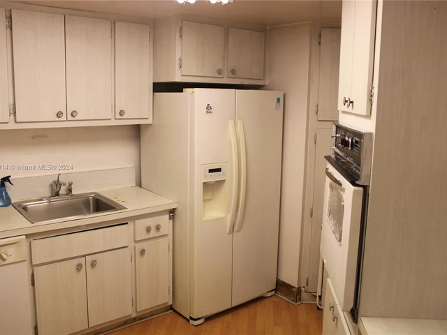 825 Brickell Bay Dr # 847, Miami FL 33131