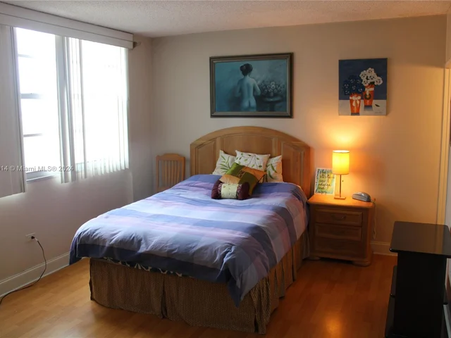 825 Brickell Bay Dr # 847, Miami FL 33131