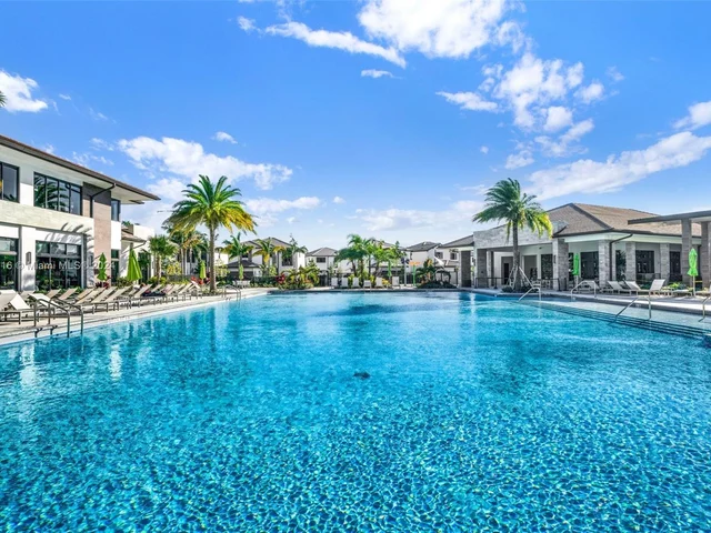 4725 NW 85th Ave # 13, Doral FL 33166