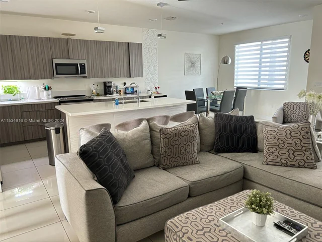 4725 NW 85th Ave # 13, Doral FL 33166