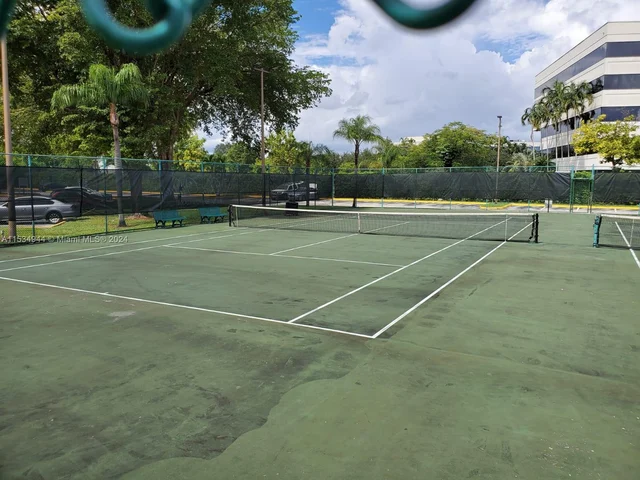 8205 Lake Dr # 405, Doral FL 33166