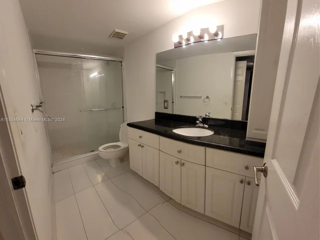 8205 Lake Dr # 405, Doral FL 33166