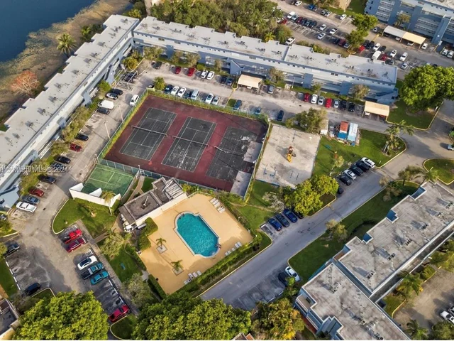 9371 Fontainebleau Blvd # I104, Miami FL 33172