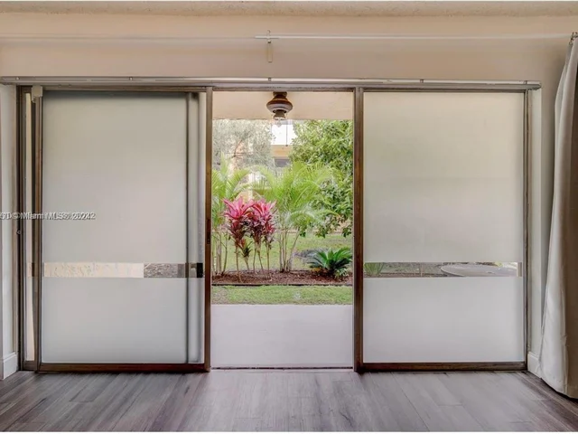 9371 Fontainebleau Blvd # I104, Miami FL 33172