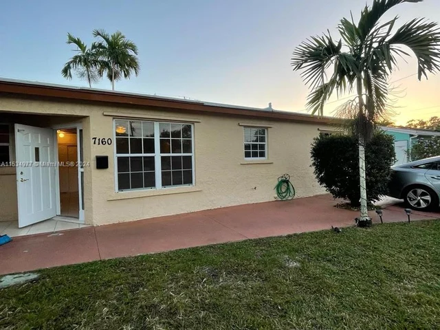7160 Raleigh St, Hollywood FL 33024