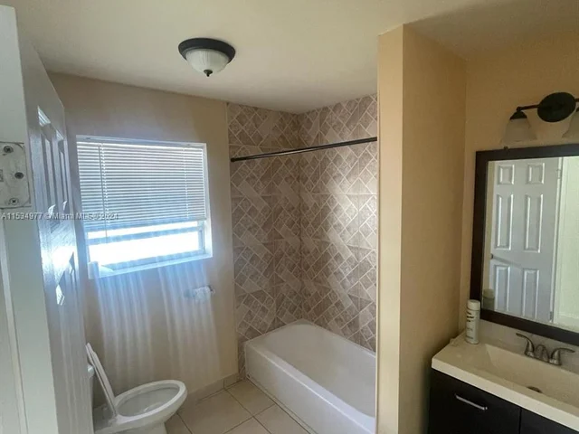 7160 Raleigh St, Hollywood FL 33024