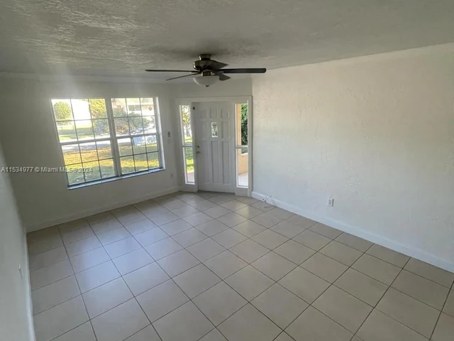 7160 Raleigh St, Hollywood FL 33024