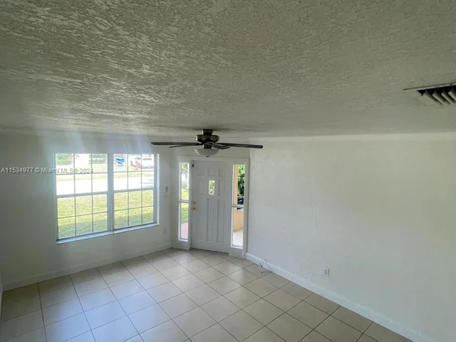 7160 Raleigh St, Hollywood FL 33024