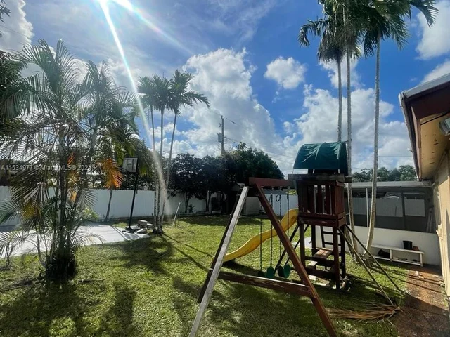 7160 Raleigh St, Hollywood FL 33024