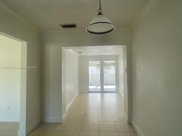 7160 Raleigh St, Hollywood FL 33024