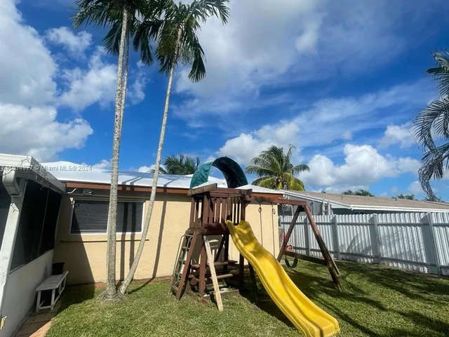 7160 Raleigh St, Hollywood FL 33024