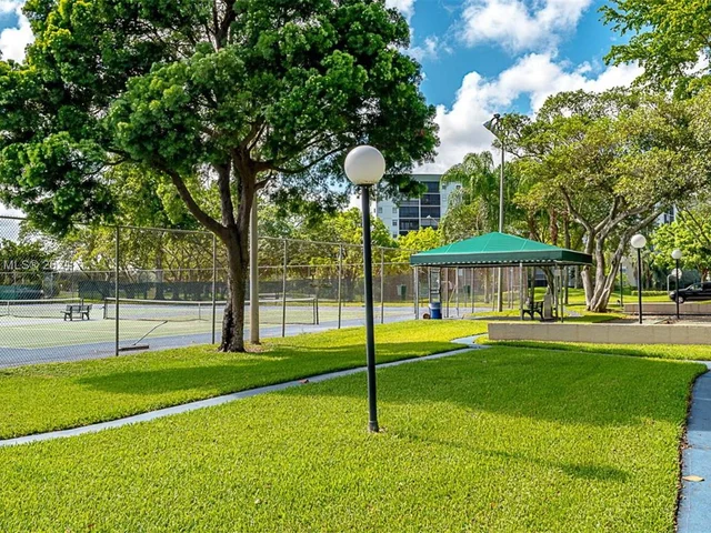 2302 S Cypress Bend Dr # 110, Pompano Beach FL 33069