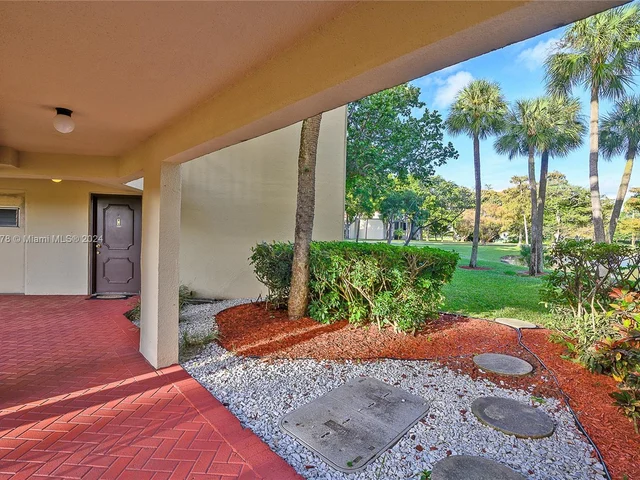 2302 S Cypress Bend Dr # 110, Pompano Beach FL 33069