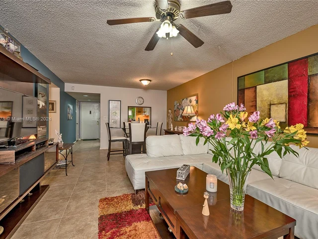 2302 S Cypress Bend Dr # 110, Pompano Beach FL 33069