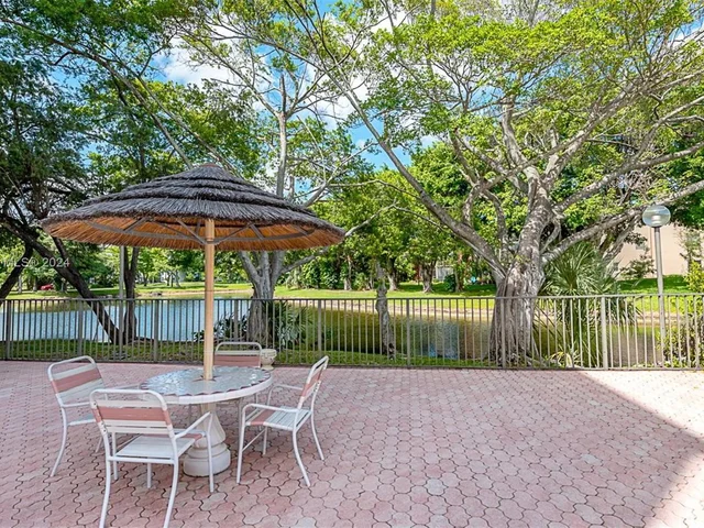 2302 S Cypress Bend Dr # 110, Pompano Beach FL 33069