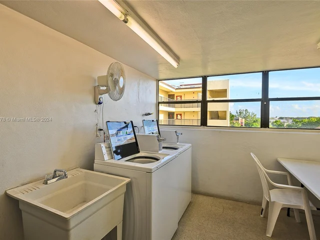 2302 S Cypress Bend Dr # 110, Pompano Beach FL 33069