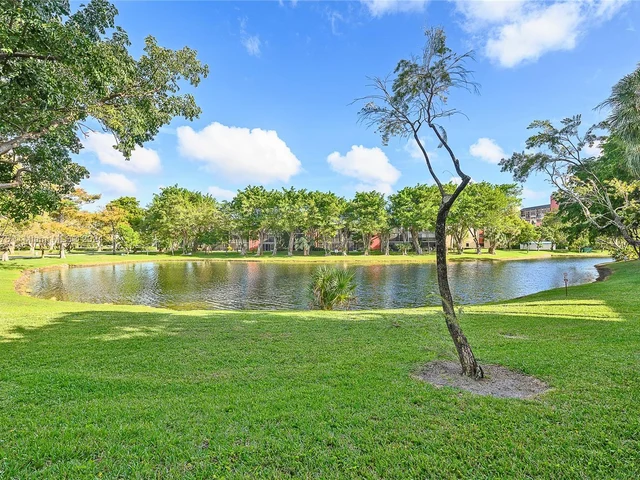 2302 S Cypress Bend Dr # 110, Pompano Beach FL 33069