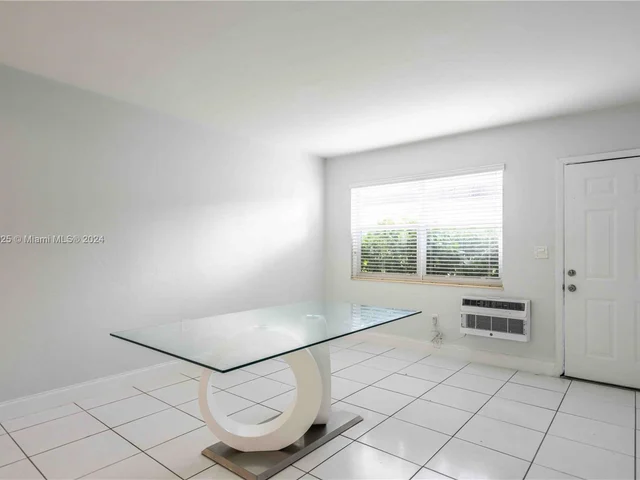 7829 Carlyle # 2, Miami Beach FL 33141