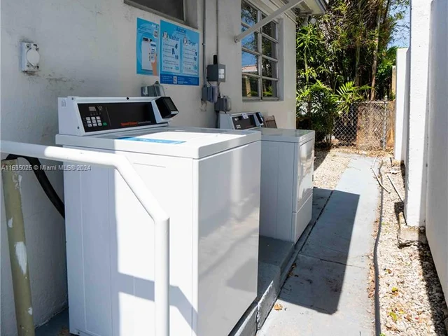 7829 Carlyle # 2, Miami Beach FL 33141