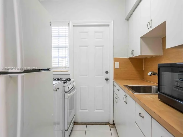 7829 Carlyle # 2, Miami Beach FL 33141