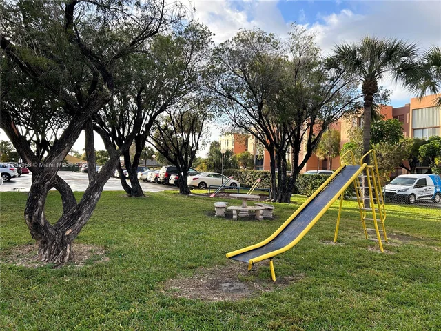 9411 SW 4th St # 202, Miami FL 33174