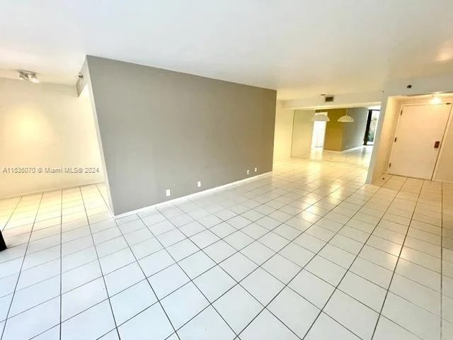 4000 TOWERSIDE TE # 305, Miami FL 33138