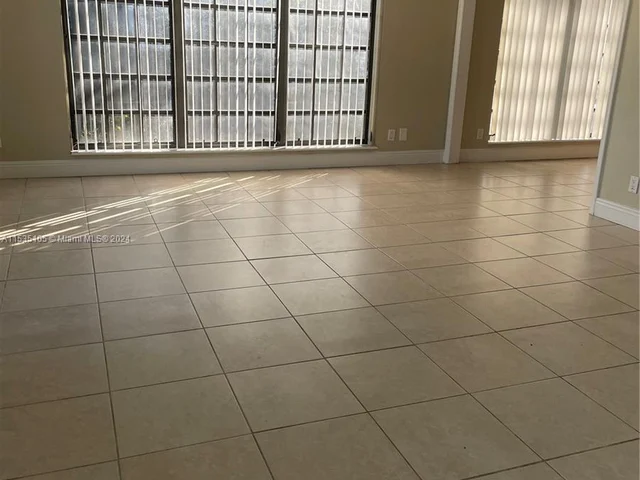 910 Hollywood Blvd, Hollywood FL 33019