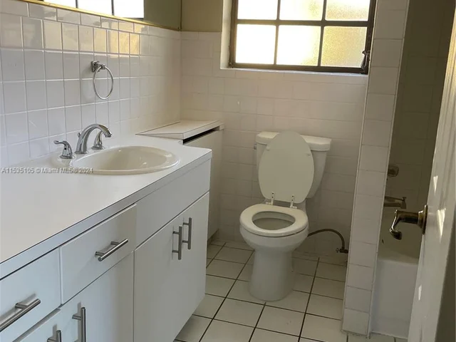 910 Hollywood Blvd, Hollywood FL 33019