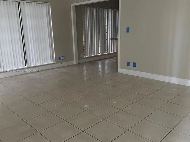 910 Hollywood Blvd, Hollywood FL 33019