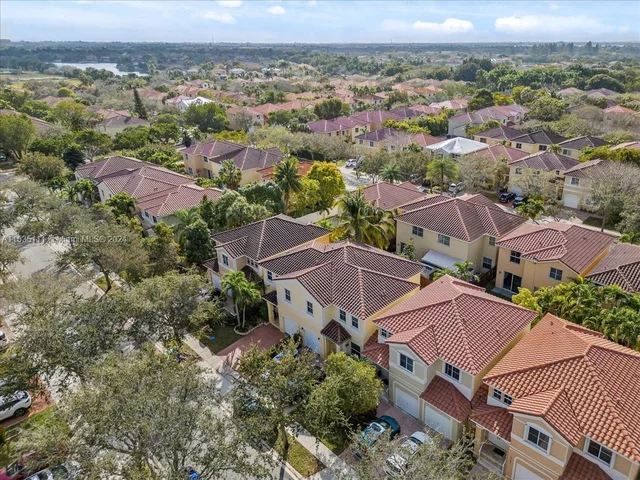 17064 SW 33 # 17064, Miramar FL 33027