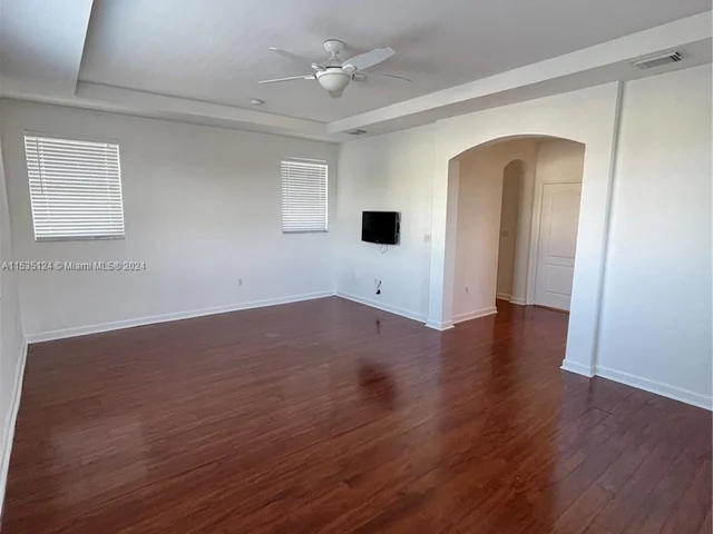 8551 NW 110th Ave, Doral FL 33178