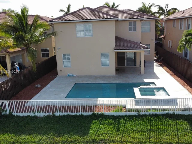 8551 NW 110th Ave, Doral FL 33178