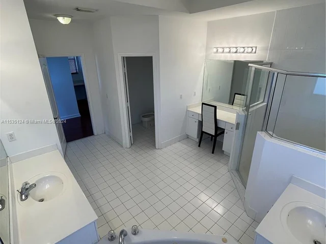 8551 NW 110th Ave, Doral FL 33178