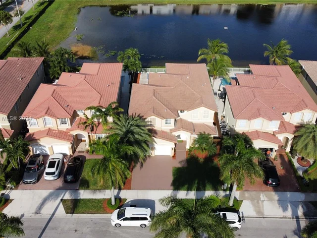 8551 NW 110th Ave, Doral FL 33178