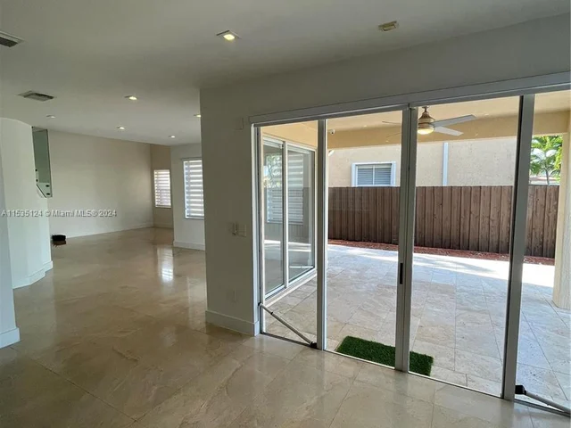 8551 NW 110th Ave, Doral FL 33178