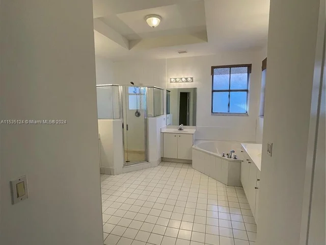 8551 NW 110th Ave, Doral FL 33178