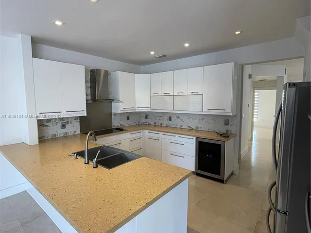 8551 NW 110th Ave, Doral FL 33178