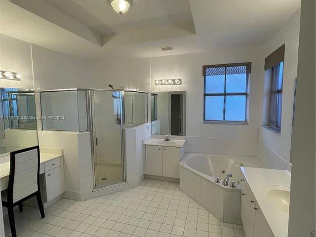 8551 NW 110th Ave, Doral FL 33178