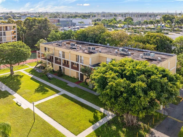 9250 Fontainebleau Blvd # 204, Miami FL 33172