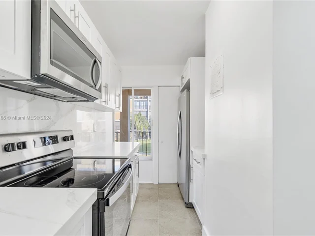 9250 Fontainebleau Blvd # 204, Miami FL 33172