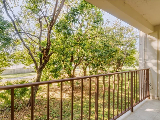 9250 Fontainebleau Blvd # 204, Miami FL 33172