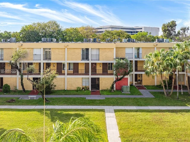 9250 Fontainebleau Blvd # 204, Miami FL 33172