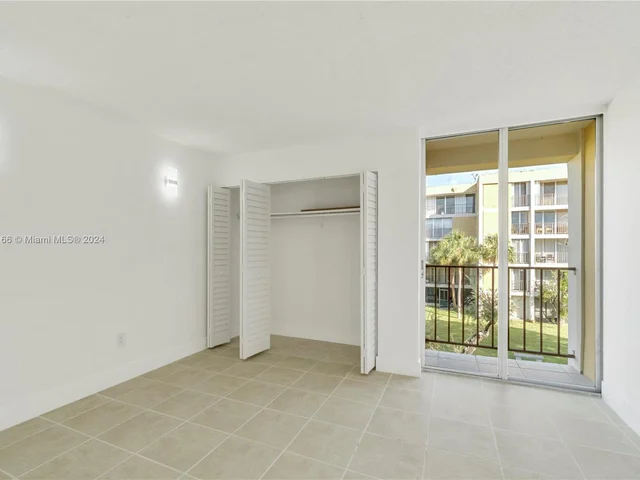 9250 Fontainebleau Blvd # 204, Miami FL 33172