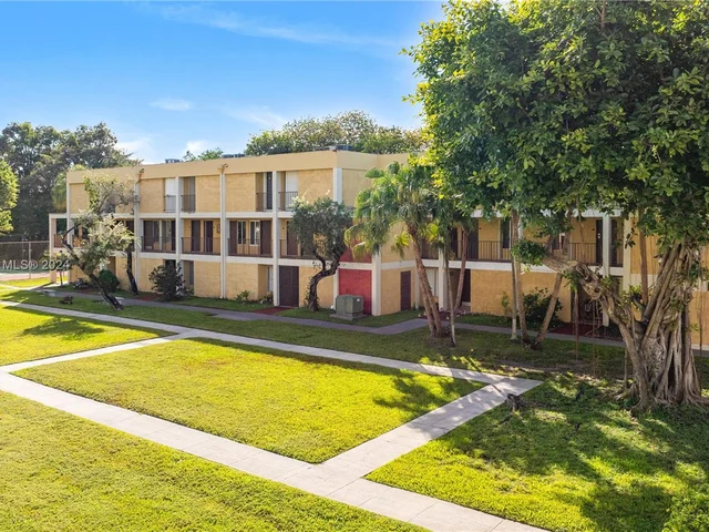 9250 Fontainebleau Blvd # 204, Miami FL 33172